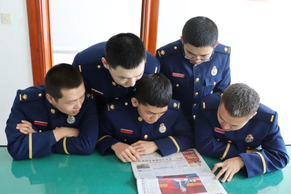 救援男孩毕业生